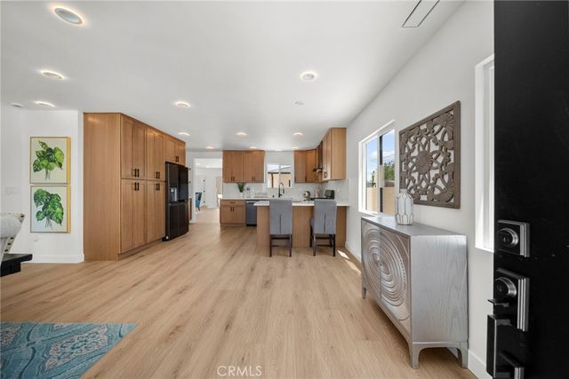 7660 Radford Avenue, North Hollywood, CA 91605