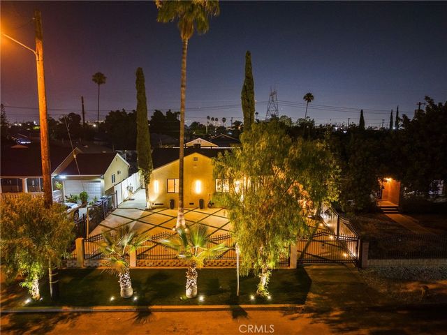7660 Radford Avenue, North Hollywood, CA 91605