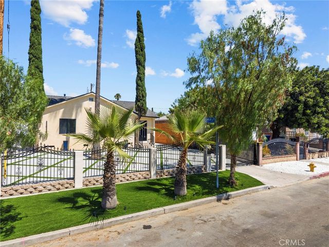 7660 Radford Avenue, North Hollywood, CA 91605