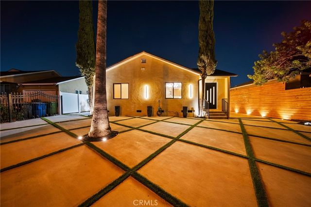 7660 Radford Avenue, North Hollywood, CA 91605