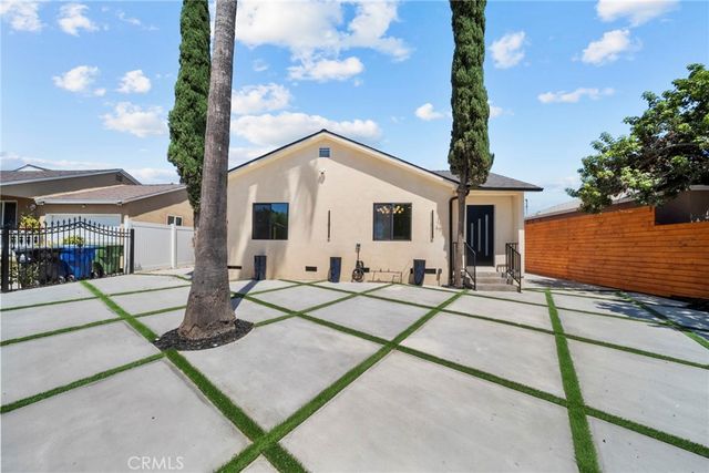 7660 Radford Avenue, North Hollywood, CA 91605