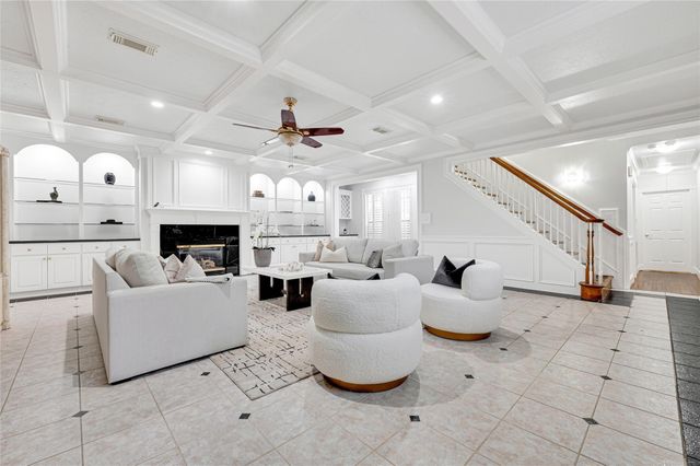 317 Avenue Of Oaks Street, Houston, TX 77009