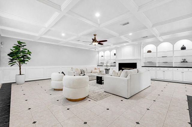 317 Avenue Of Oaks Street, Houston, TX 77009