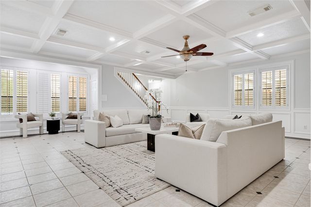 317 Avenue Of Oaks Street, Houston, TX 77009