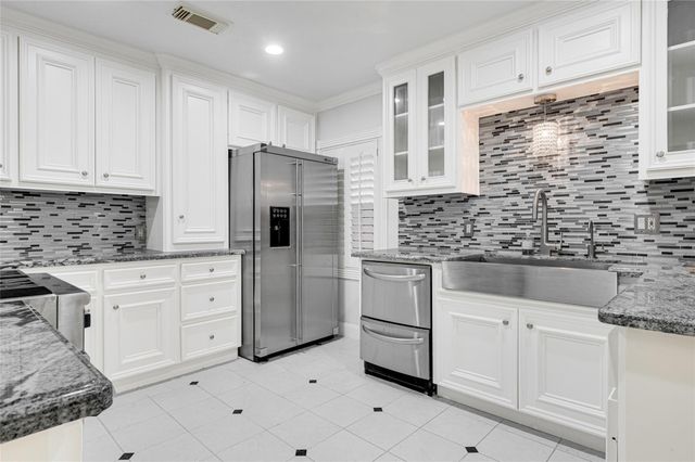 317 Avenue Of Oaks Street, Houston, TX 77009