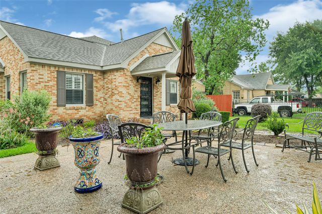 317 Avenue Of Oaks Street, Houston, TX 77009