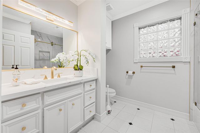 317 Avenue Of Oaks Street, Houston, TX 77009