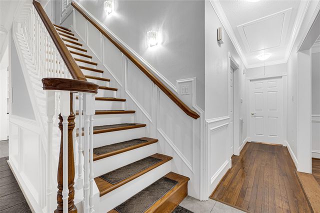 317 Avenue Of Oaks Street, Houston, TX 77009