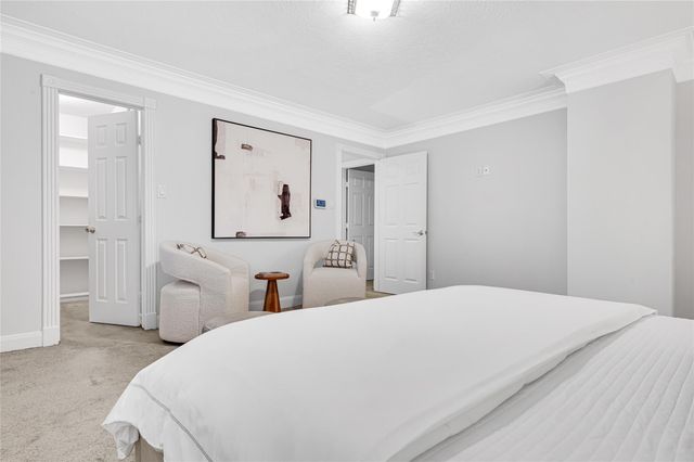 317 Avenue Of Oaks Street, Houston, TX 77009