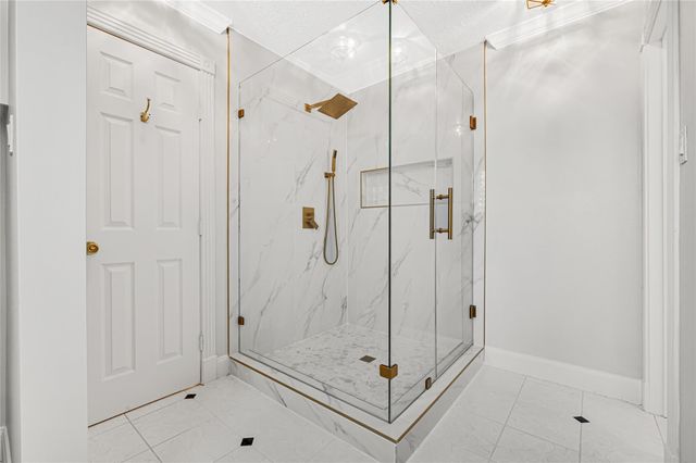 317 Avenue Of Oaks Street, Houston, TX 77009