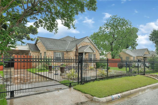 317 Avenue Of Oaks Street, Houston, TX 77009