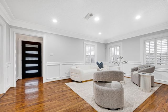 317 Avenue Of Oaks Street, Houston, TX 77009