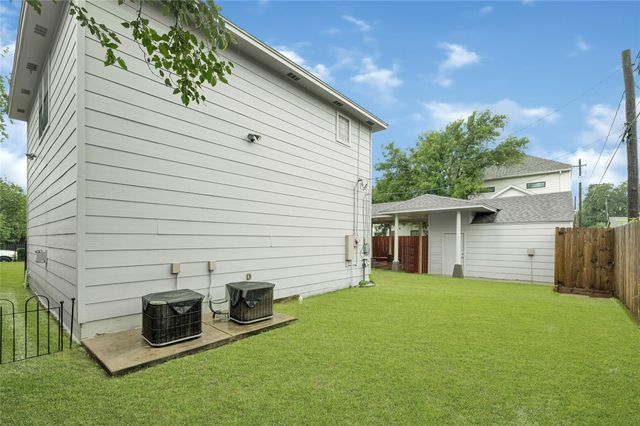 317 Avenue Of Oaks Street, Houston, TX 77009