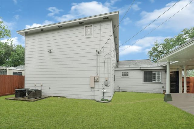 317 Avenue Of Oaks Street, Houston, TX 77009
