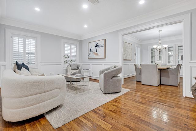 317 Avenue Of Oaks Street, Houston, TX 77009