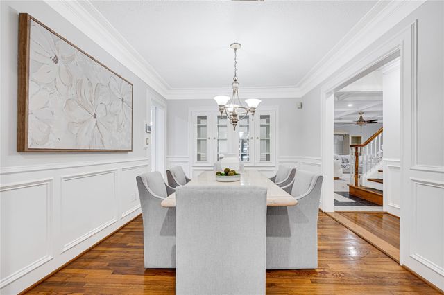 317 Avenue Of Oaks Street, Houston, TX 77009