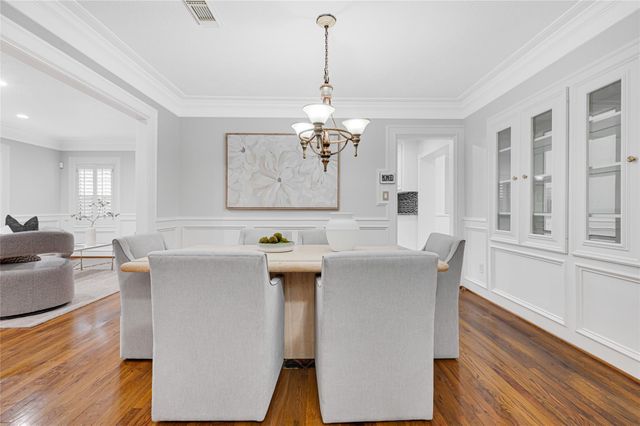 317 Avenue Of Oaks Street, Houston, TX 77009