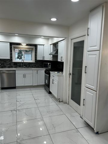 1952 Moran Avenue, Lincoln Park, MI 48146