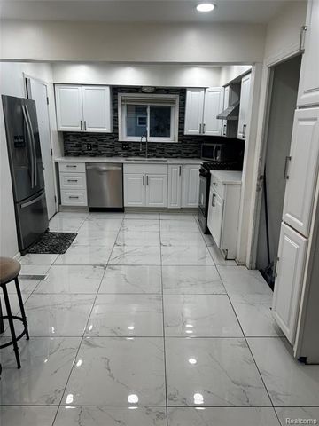 1952 Moran Avenue, Lincoln Park, MI 48146