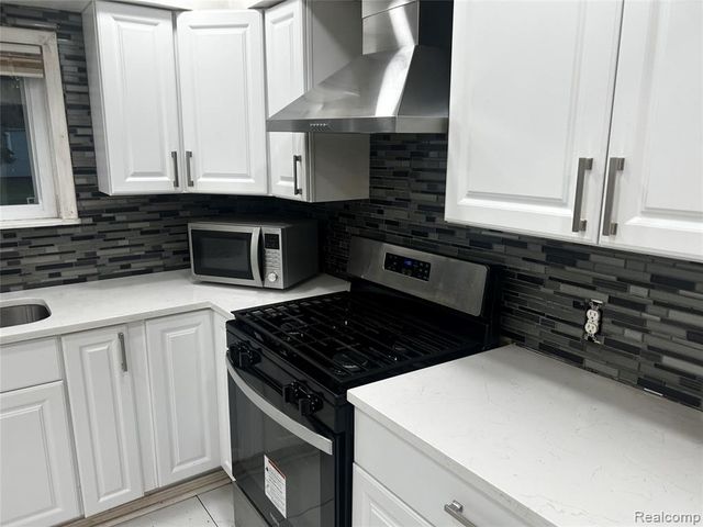 1952 Moran Avenue, Lincoln Park, MI 48146