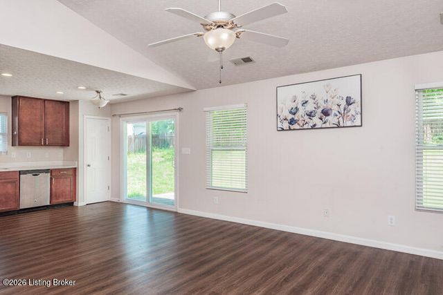 9011 Teak Dr, Louisville, KY 40228