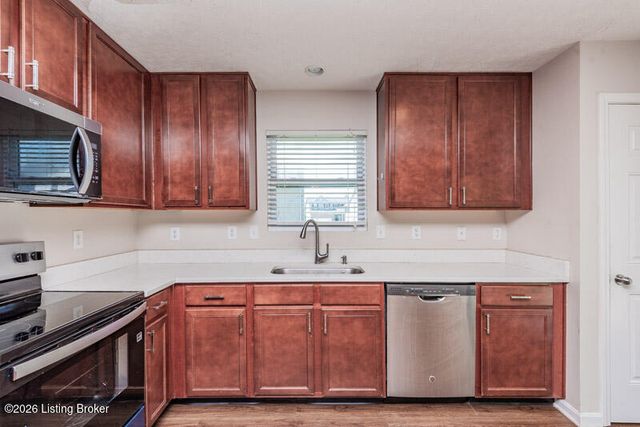 9011 Teak Dr, Louisville, KY 40228