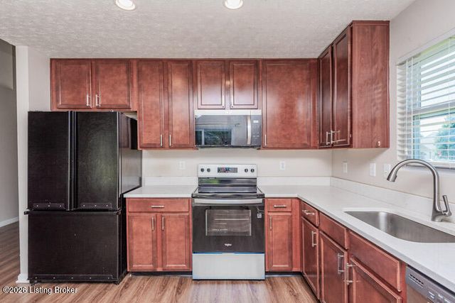 9011 Teak Dr, Louisville, KY 40228