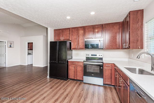 9011 Teak Dr, Louisville, KY 40228
