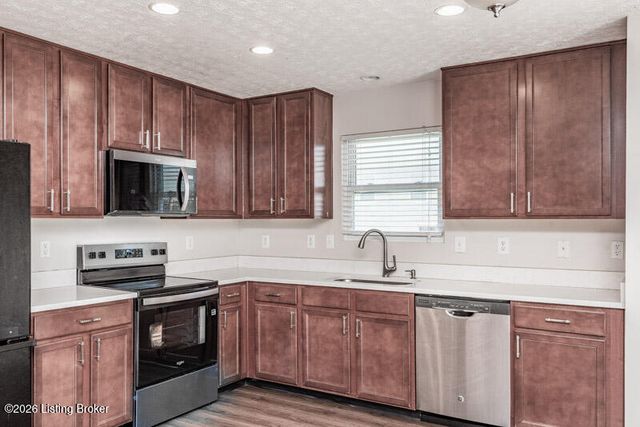 9011 Teak Dr, Louisville, KY 40228