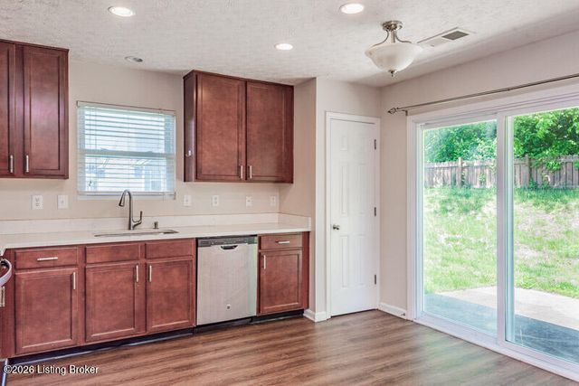 9011 Teak Dr, Louisville, KY 40228