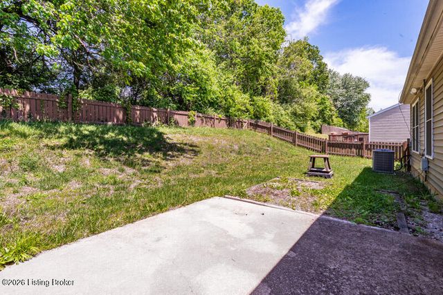 9011 Teak Dr, Louisville, KY 40228