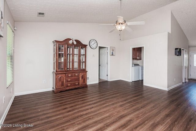 9011 Teak Dr, Louisville, KY 40228