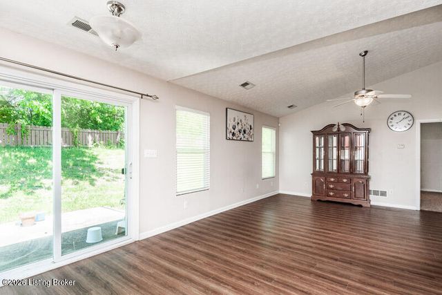 9011 Teak Dr, Louisville, KY 40228