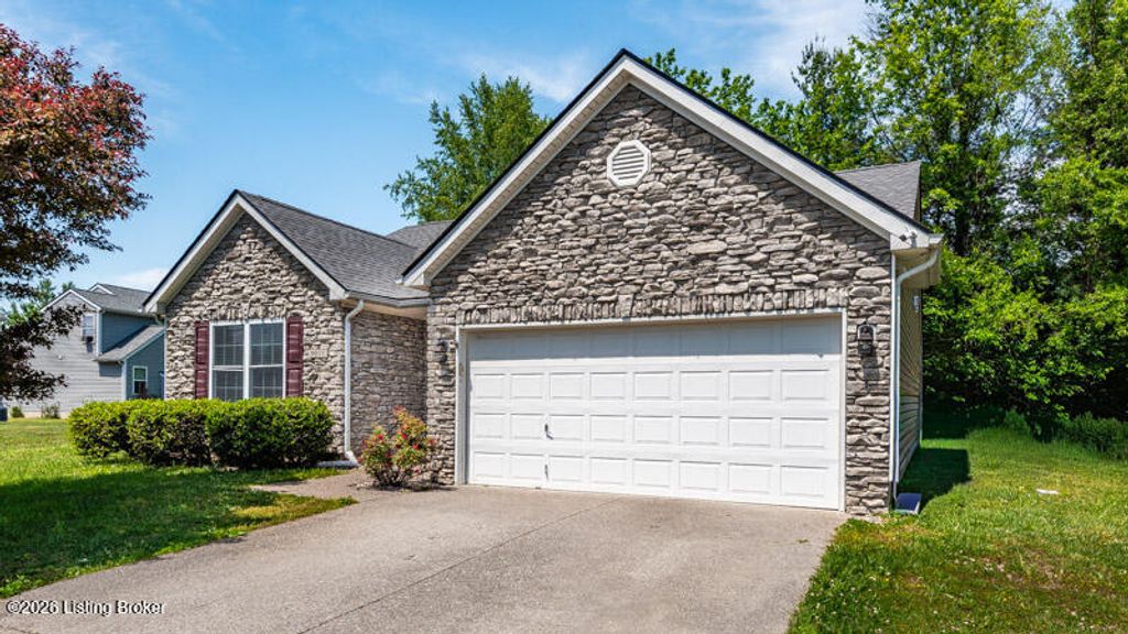 9011 Teak Dr, Louisville, KY 40228