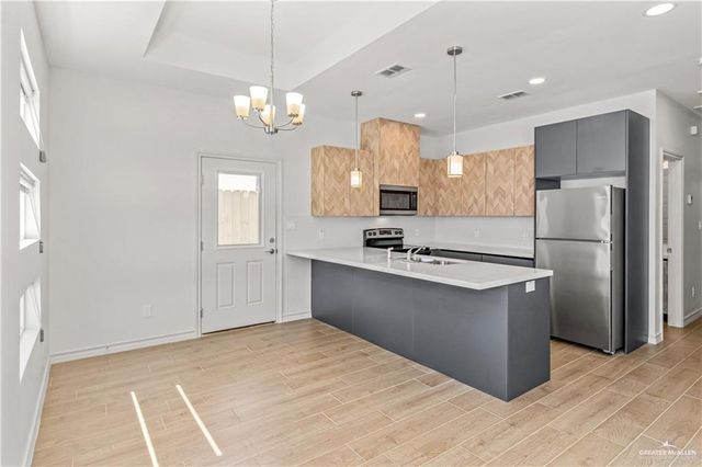 215 W Diamond Avenue, Mission, TX 78573