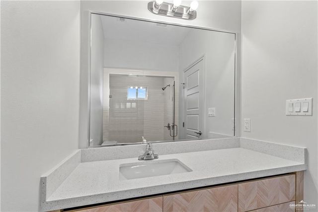 215 W Diamond Avenue, Mission, TX 78573