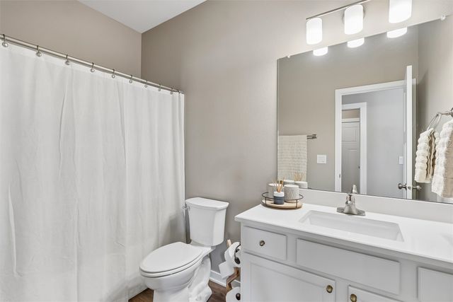 515 SE Alba Place, West Des Moines, IA 50265