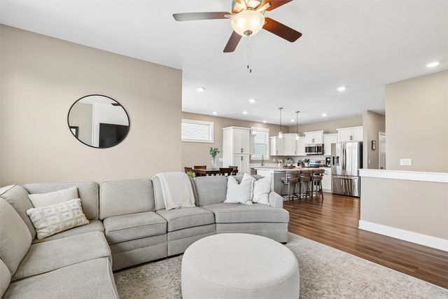 515 SE Alba Place, West Des Moines, IA 50265