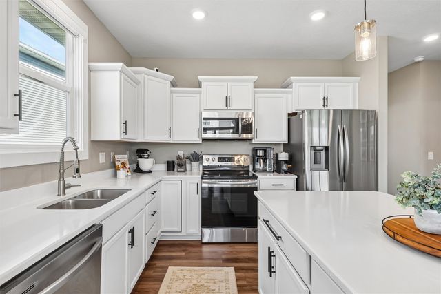 515 SE Alba Place, West Des Moines, IA 50265