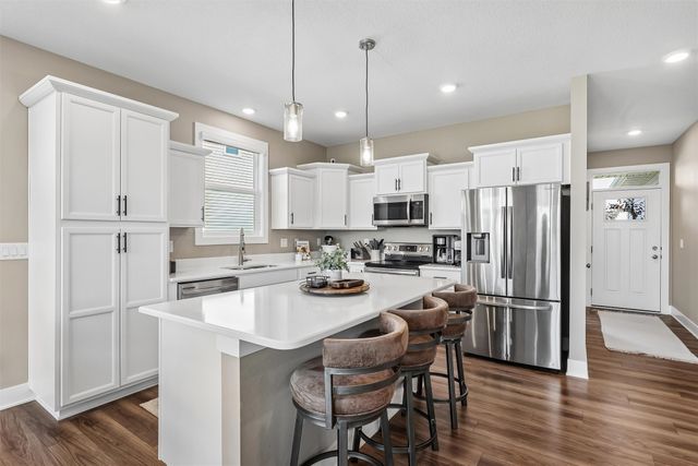 515 SE Alba Place, West Des Moines, IA 50265