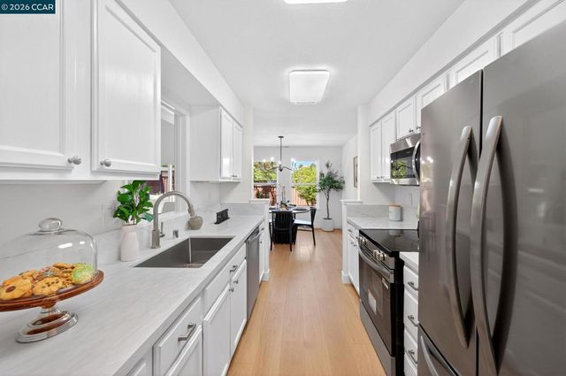 726 Buena Vista Pl, Walnut Creek, CA 94597