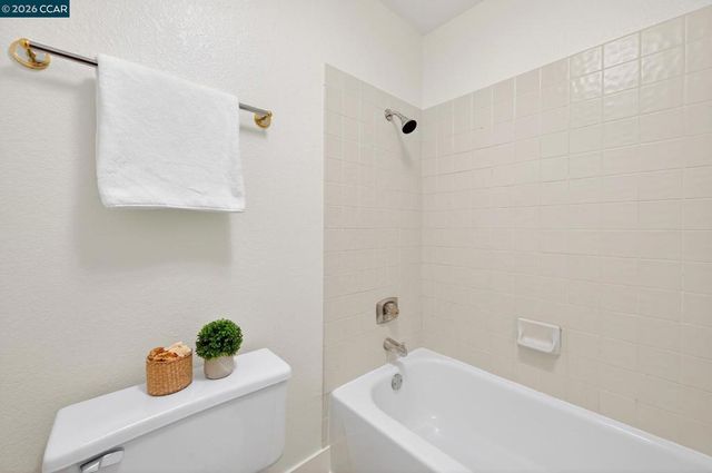 726 Buena Vista Pl, Walnut Creek, CA 94597