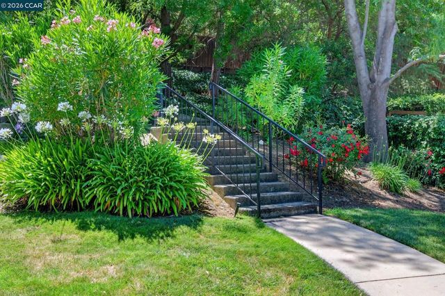726 Buena Vista Pl, Walnut Creek, CA 94597