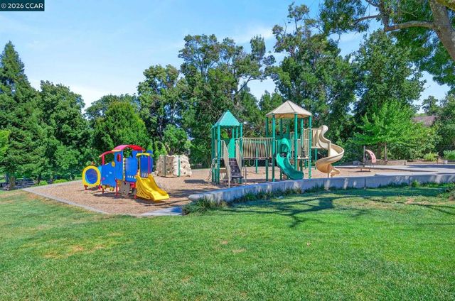 726 Buena Vista Pl, Walnut Creek, CA 94597