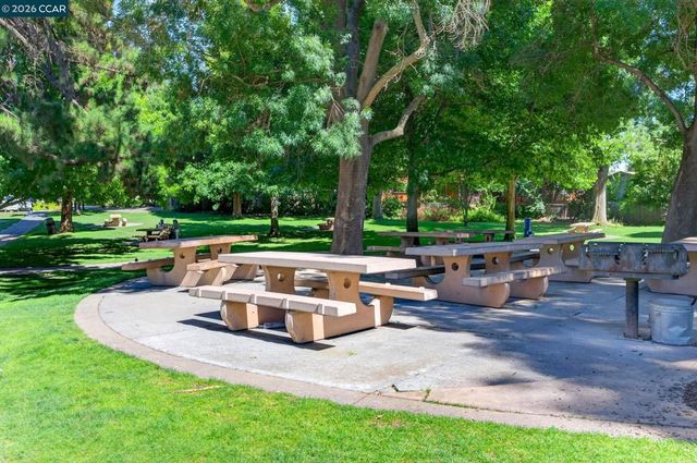 726 Buena Vista Pl, Walnut Creek, CA 94597