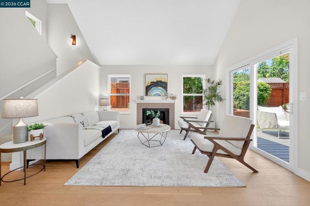 726 Buena Vista Pl, Walnut Creek, CA 94597
