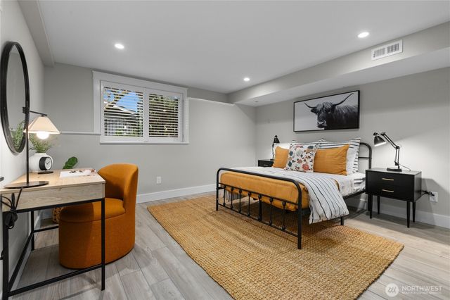 3227 103rd Place NE, Bellevue, WA 98004