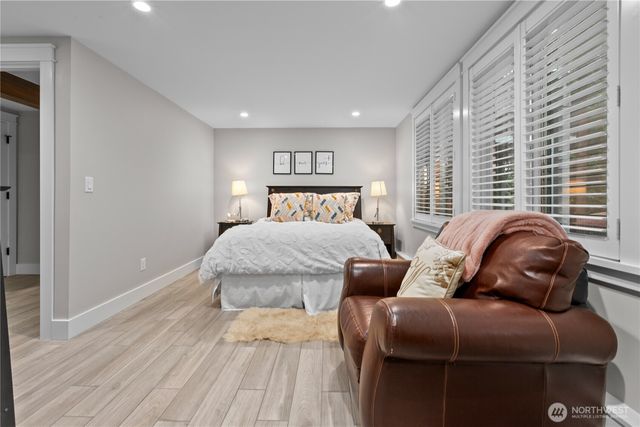 3227 103rd Place NE, Bellevue, WA 98004