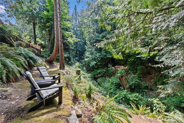 3227 103rd Place NE, Bellevue, WA 98004