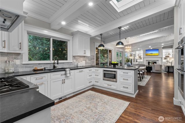 3227 103rd Place NE, Bellevue, WA 98004